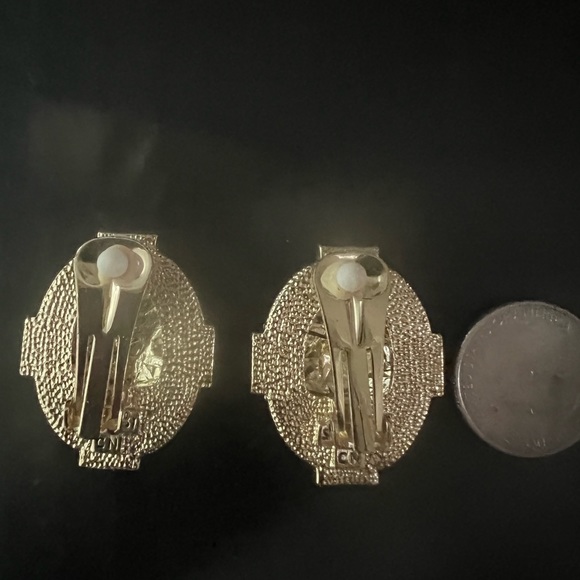 Scaasi purple and green vintage clip earrings, signed - Picture 3 of 4